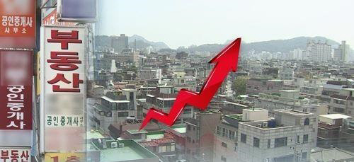 올해 급등한 공시가로 조세 부담이 커진 토지주들의 민원이 빗발치자 지자체들이 쩔쩔매고 있다. 지자체들은 최근 1년새 356일 내내 공시가 이의 신청을 받는 365 열린창구 시스템을 개설하고 운영하고 있다.<연합뉴스>